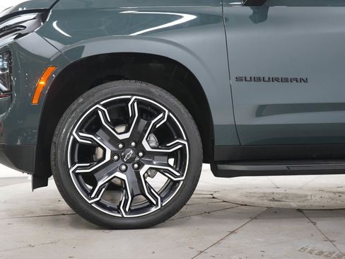 Used 2025 Chevrolet Suburban RST w/ RST Capability Package AWD/4WD image 25