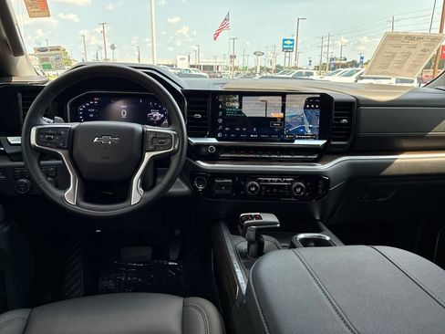 Used 2026 Chevrolet Silverado 1500 LT Trail Boss w/ LT Trail Boss Premium Package AWD/4WD image 15