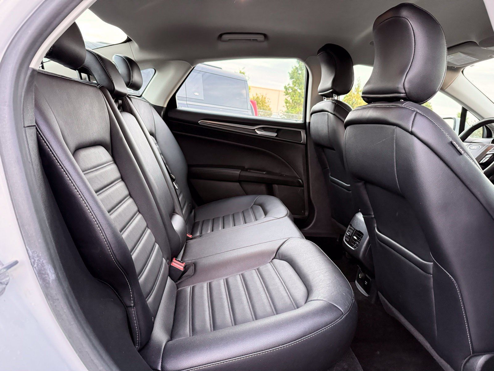 Used 2018 Ford Fusion SE w/ Equipment Group 602A FWD image 18