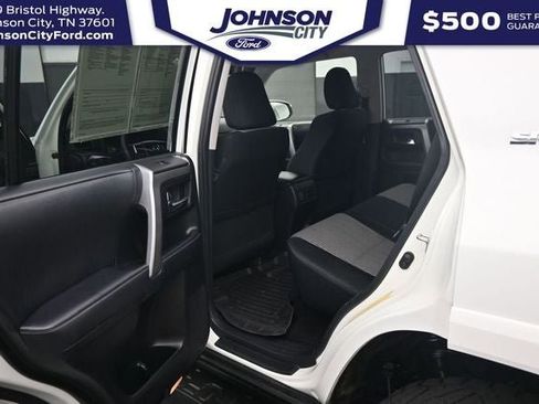 Used 2022 Toyota 4Runner SR5 AWD/4WD image 17
