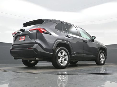 Used 2021 Toyota RAV4 LE AWD/4WD image 30