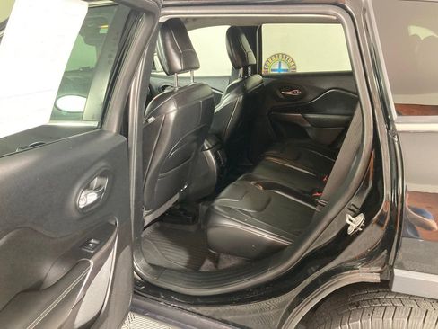 Used 2019 Jeep Cherokee Limited image 14