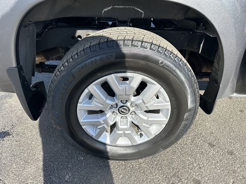 Used 2022 Nissan Frontier SV image 12