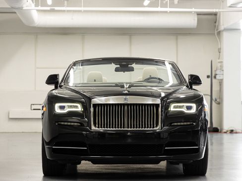 Used 2017 Rolls-Royce Dawn RWD image 13