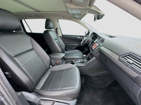 Used 2021 Volkswagen Tiguan SEL FWD image 21
