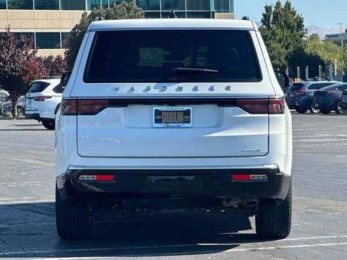 Used 2024 Jeep Wagoneer Series III AWD/4WD image 5
