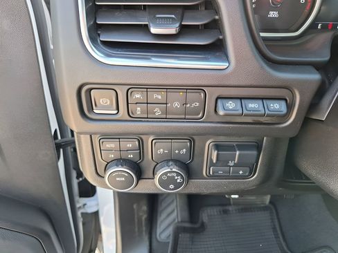 Used 2021 Chevrolet Suburban Premier w/ Premium Package image 33