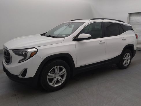 Used 2018 GMC Terrain SLE w/ Driver Convenience Package image 2