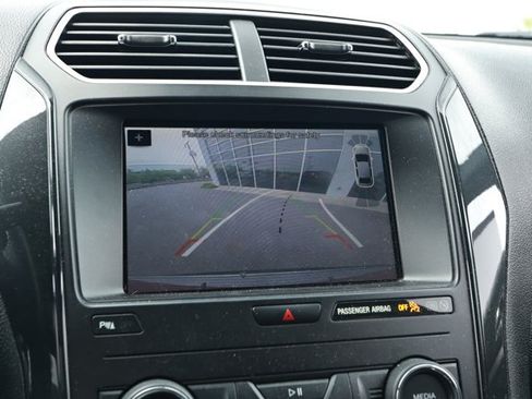 Used 2019 Ford Explorer XLT w/ Equipment Group 202A FWD image 16