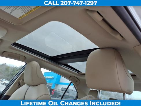 Used 2018 Toyota Camry image 12