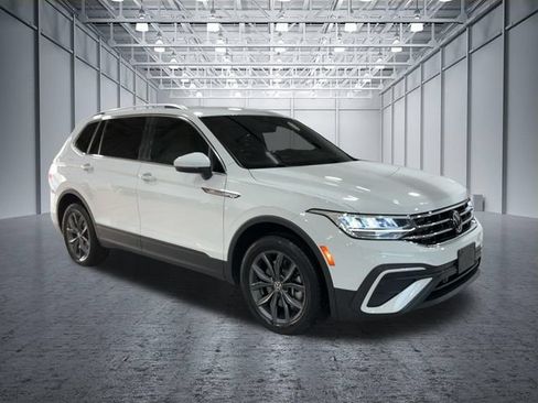 Used 2024 Volkswagen Tiguan SE AWD/4WD image 8