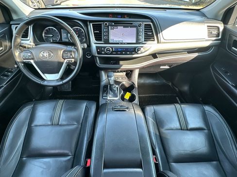 Used 2017 Toyota Highlander SE AWD/4WD image 11