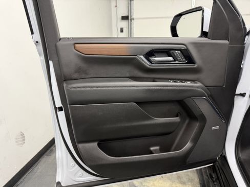 Used 2026 GMC Yukon Denali w/ Denali Reserve Package image 11