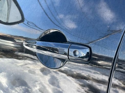 Certified 2023 Nissan Pathfinder SL w/ Black Appearance Package image 29