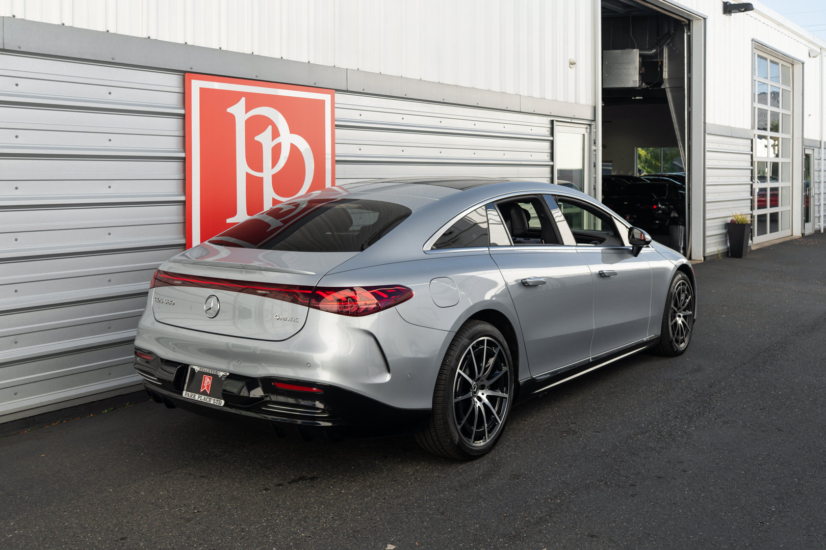 Used 2023 Mercedes-Benz EQS 580 4MATIC Sedan w/ Exclusive Trim Package image 42