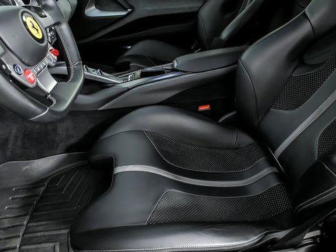 Used 2018 Ferrari 812 Superfast RWD image 21