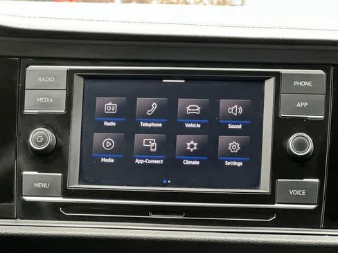 Used 2024 Volkswagen Jetta SE image 12