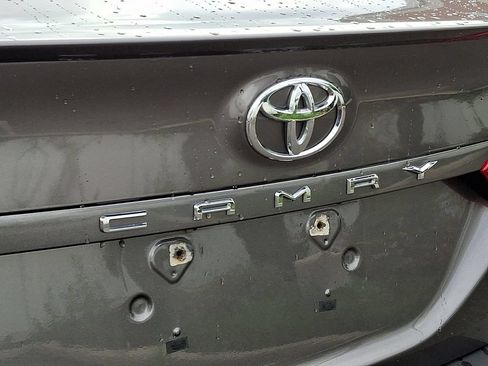 Used 2018 Toyota Camry SE w/ Convenience Package FWD image 29