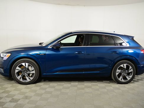Certified 2023 Audi e-tron Premium Plus w/ Premium Plus Package AWD/4WD image 2