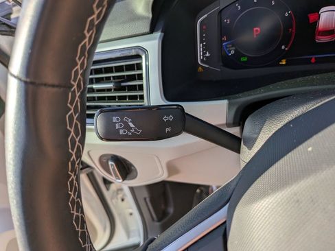 Used 2023 Volkswagen Atlas SE w/ Panoramic Sunroof Package FWD image 28