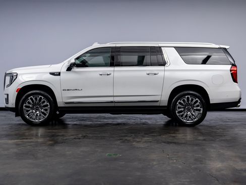Used 2023 GMC Yukon XL Denali Ultimate image 9