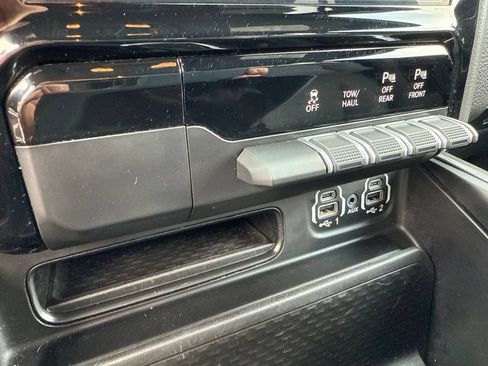 Used 2024 RAM 1500 Big Horn AWD/4WD image 34