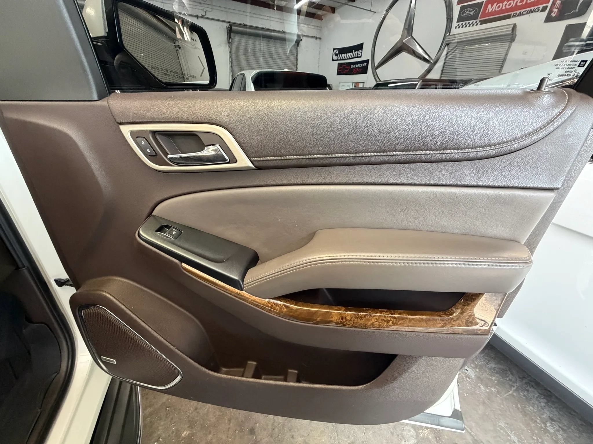 Used 2015 GMC Yukon Denali w/ Touring Package AWD/4WD image 29