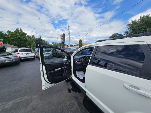 Used 2017 Dodge Journey SE FWD image 18