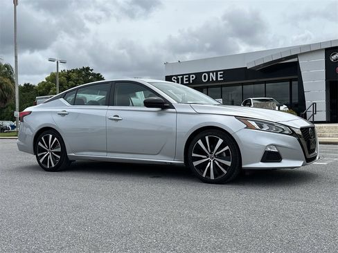 Used 2022 Nissan Altima 2.5 SR image 10