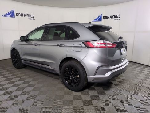 Used 2023 Ford Edge SE w/ Black Appearance Package image 3