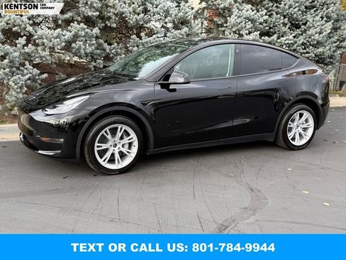 Used 2022 Tesla Model Y Long Range image 1