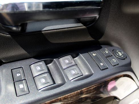 Used 2015 GMC Sierra 3500 Denali image 25