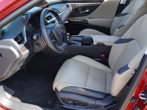 Used 2019 Lexus ES 350 Ultra Luxury image 12