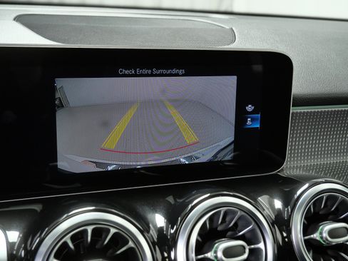 Certified 2021 Mercedes-Benz GLB 250 4MATIC image 28