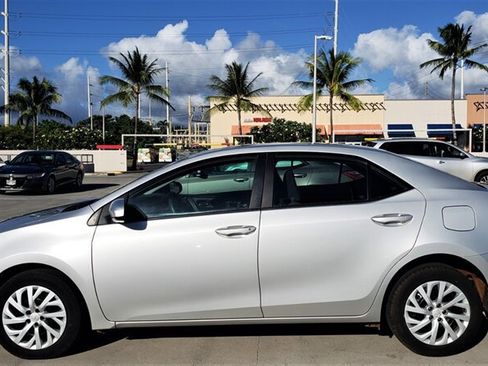 Used 2018 Toyota Corolla LE FWD image 2