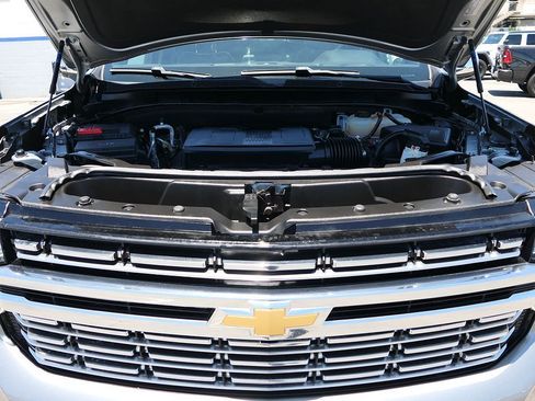 Used 2024 Chevrolet Suburban Premier RWD image 28