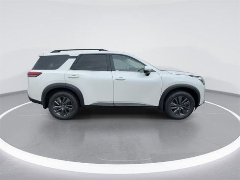 Certified 2024 Nissan Pathfinder SV image 9