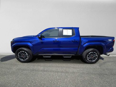 Certified 2025 Toyota Tacoma TRD Sport w/ TRD Sport Premium Package AWD/4WD image 6