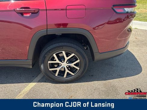 Used 2023 Jeep Grand Cherokee L Limited AWD/4WD image 35