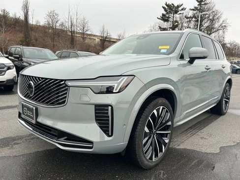 Certified 2025 Volvo XC90 B6 Plus image 1