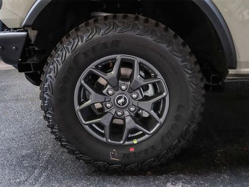 New 2025 Ford Bronco Badlands image 11