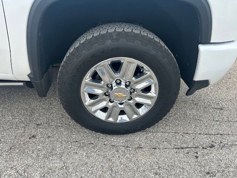 Used 2024 Chevrolet Silverado 2500 High Country w/ Technology Package AWD/4WD image 5