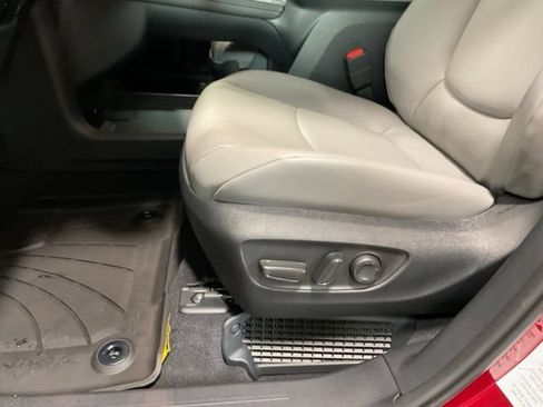 New 2026 Toyota Sienna XLE FWD image 19