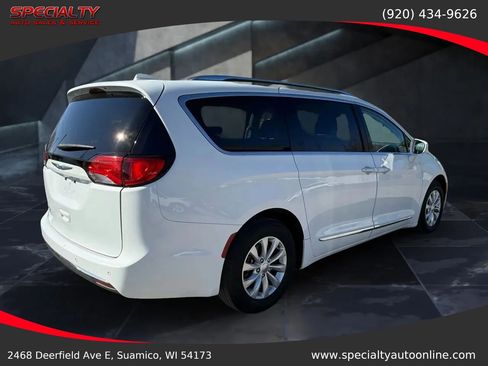 Used 2019 Chrysler Pacifica Touring-L image 8