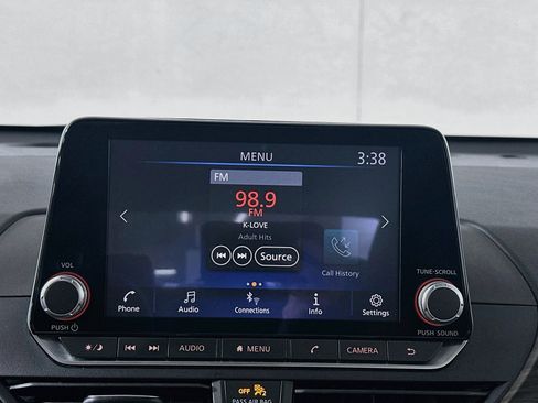 Used 2024 Nissan Altima 2.5 SV FWD image 14