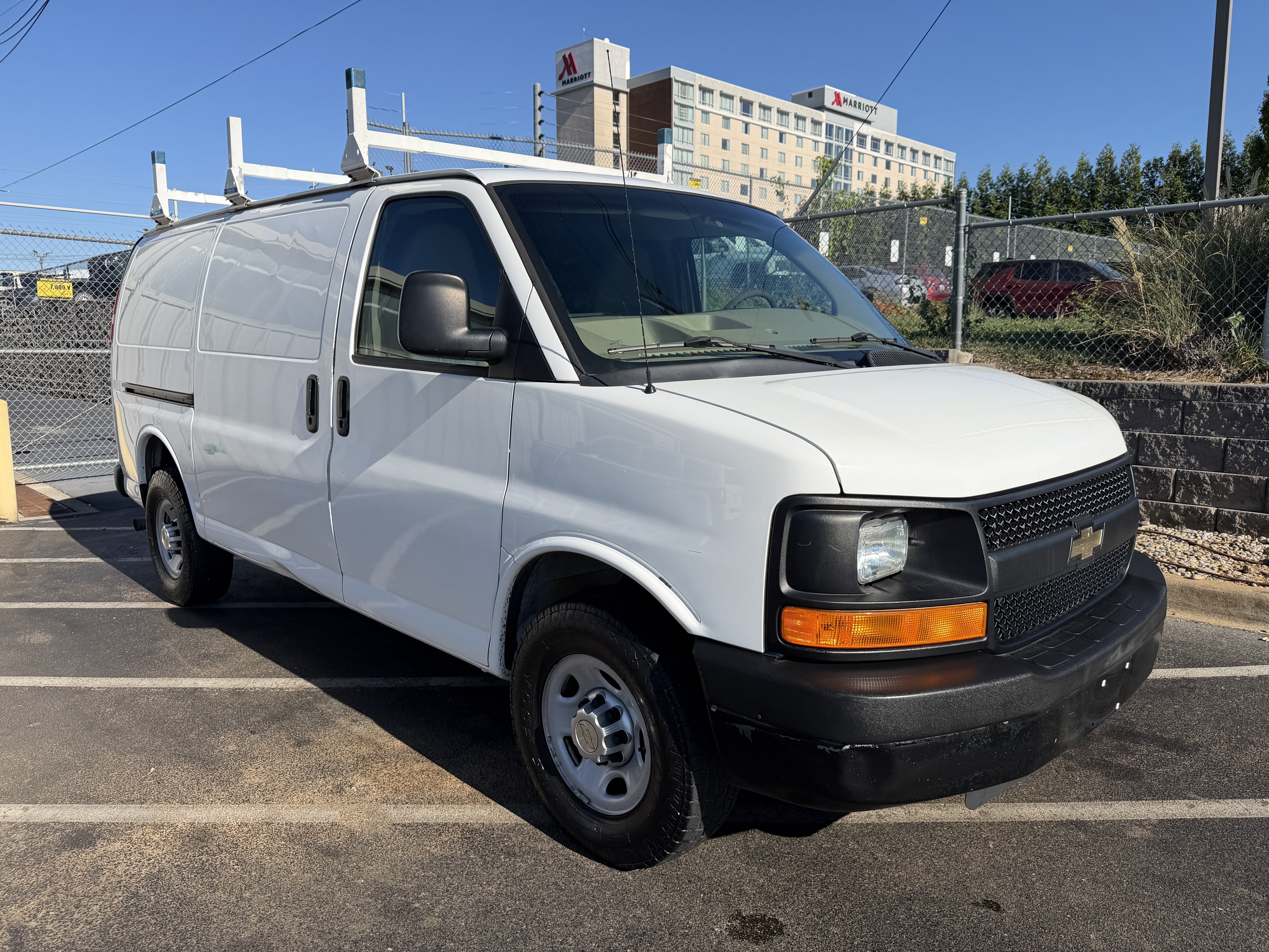 Used 2014 Chevrolet Express 2500 RWD image 2