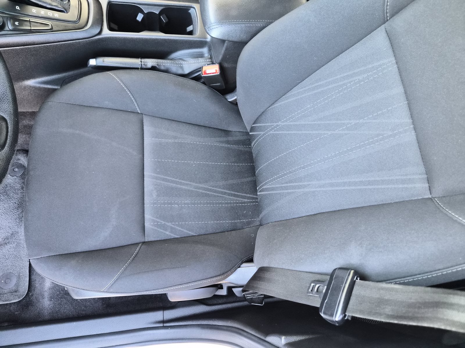 Used 2018 Ford Focus SE w/ SE Appearance Package FWD image 15