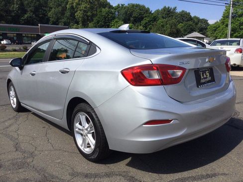 Used 2017 Chevrolet Cruze LT w/ Convenience Package FWD image 10