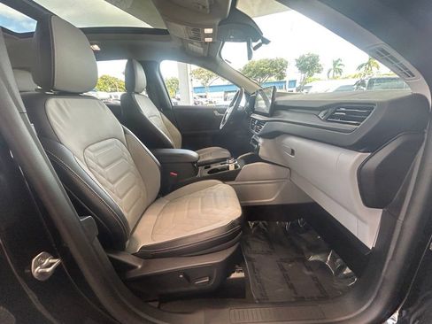 Certified 2024 Ford Escape SE w/ PHEV Premium Package FWD image 26
