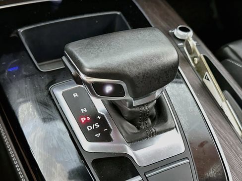 Used 2023 Audi Q5 2.0T Prestige w/ Prestige Package image 21